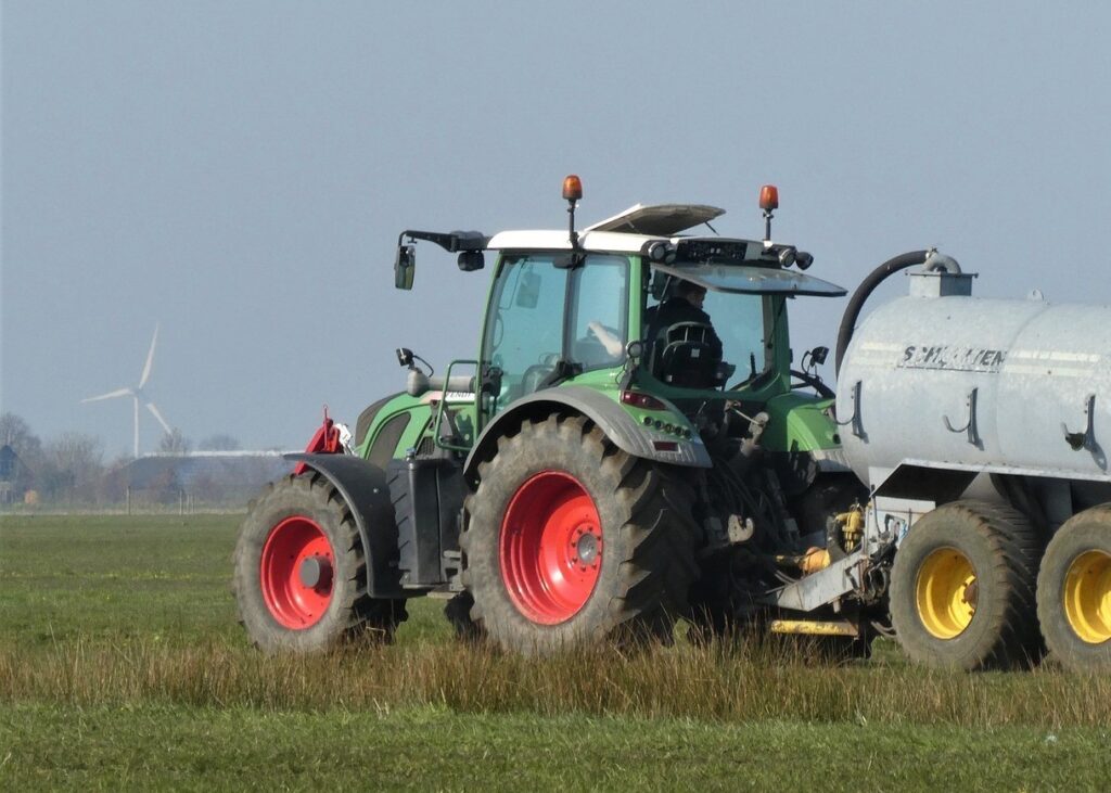 Demonstratie bovengronds mest uitrijden in Oudewater